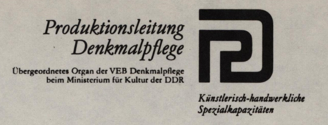 Logo der Produktionsleitung Denkmalpflege. Übergeordnetes Organ der VEB Denkmalpflege beim Ministerium für Kultur der DDR, Künstlerisch-handwerkliche Spezialkapazitäten.